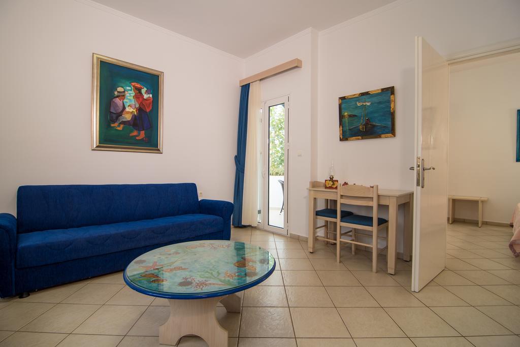 Manto Studios Palaiochora Bagian luar foto