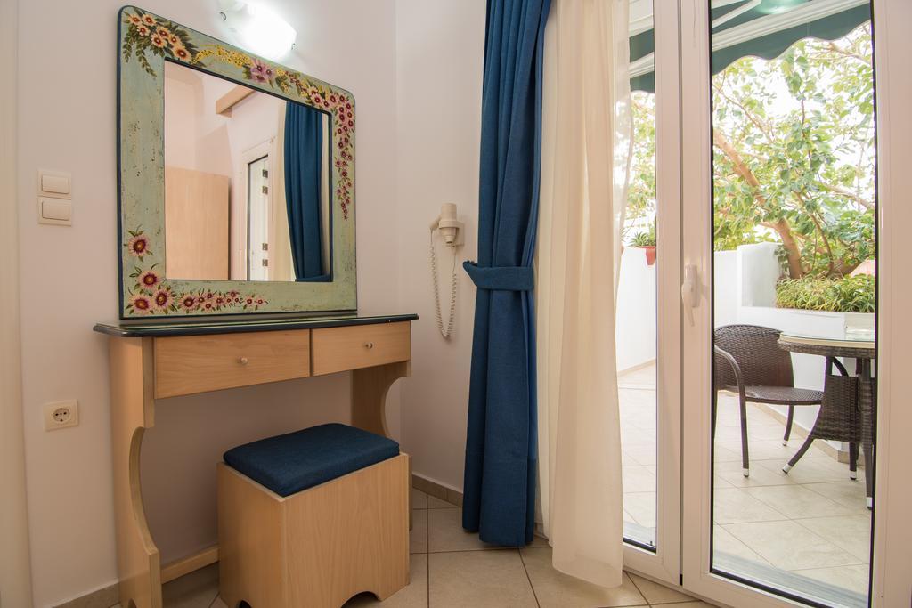 Manto Studios Palaiochora Bagian luar foto