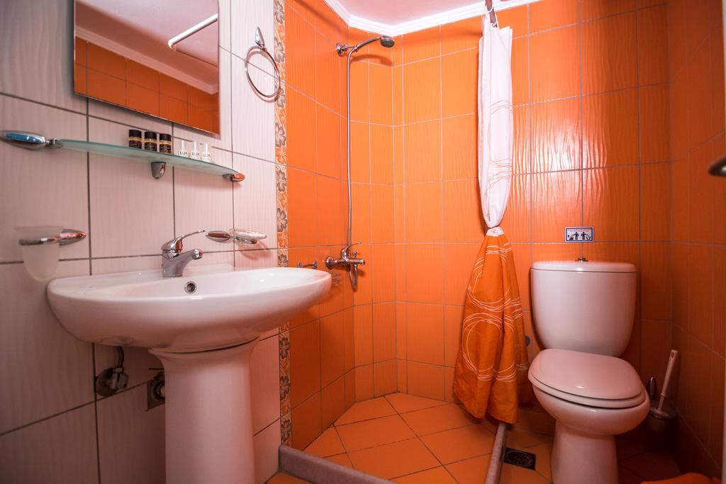 Manto Studios Palaiochora Bagian luar foto