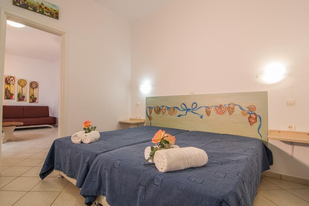 Manto Studios Palaiochora Bagian luar foto