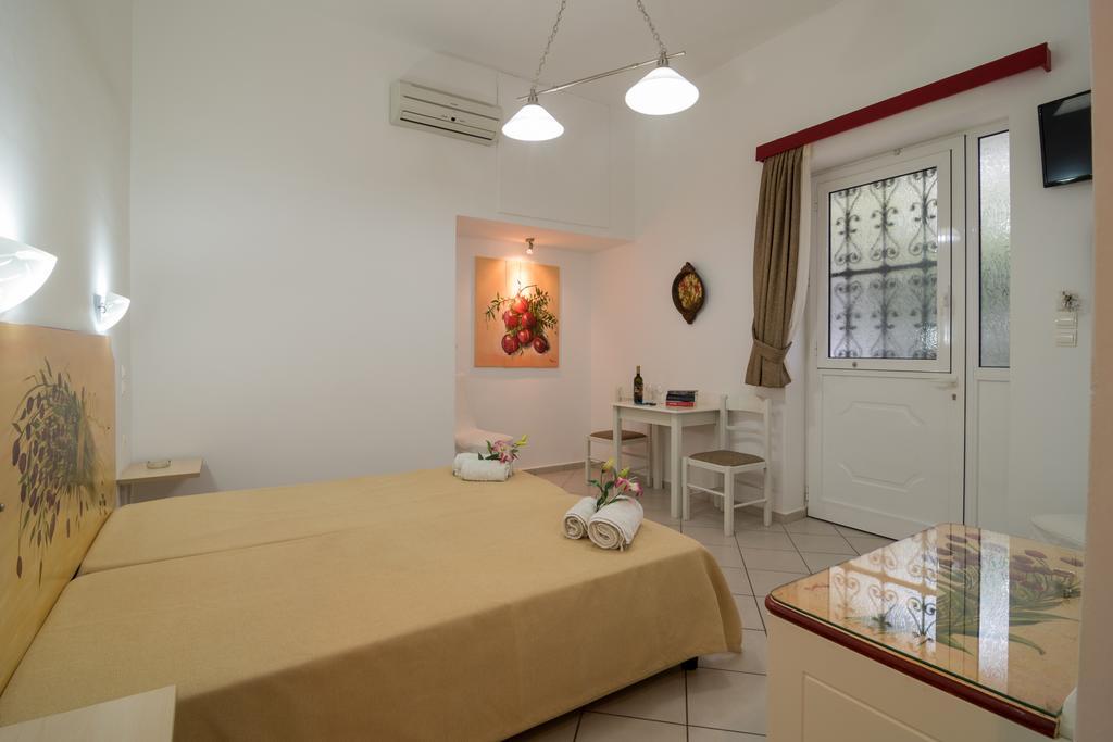 Manto Studios Palaiochora Bagian luar foto
