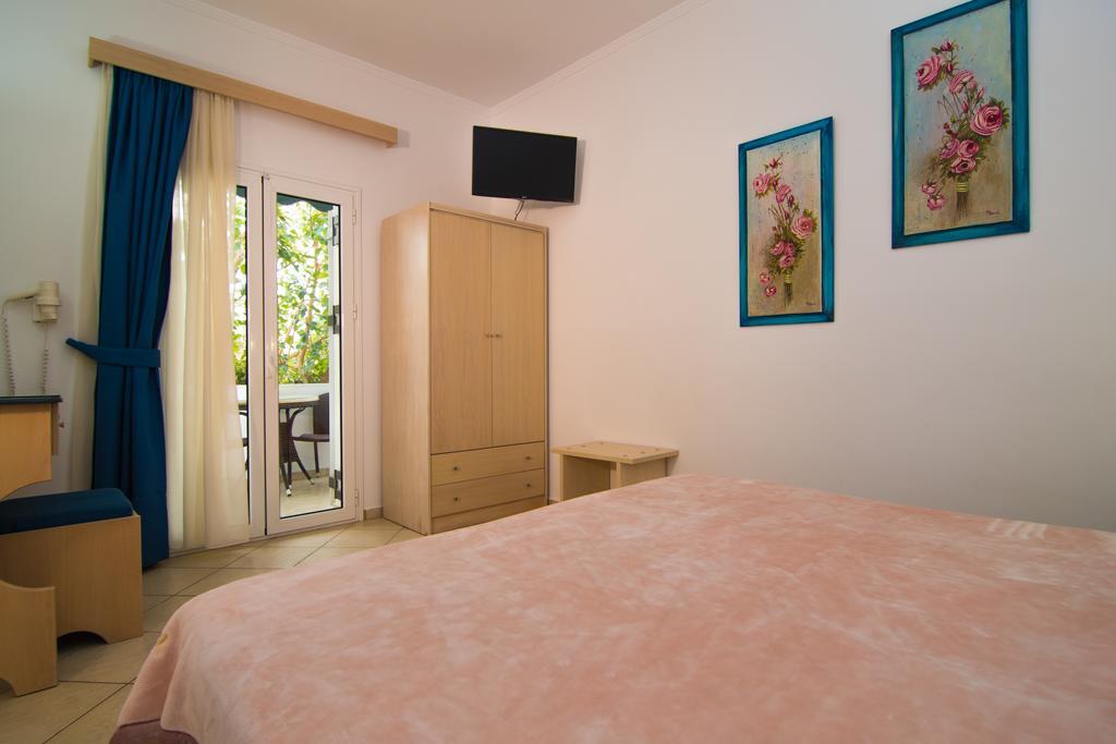 Manto Studios Palaiochora Bagian luar foto